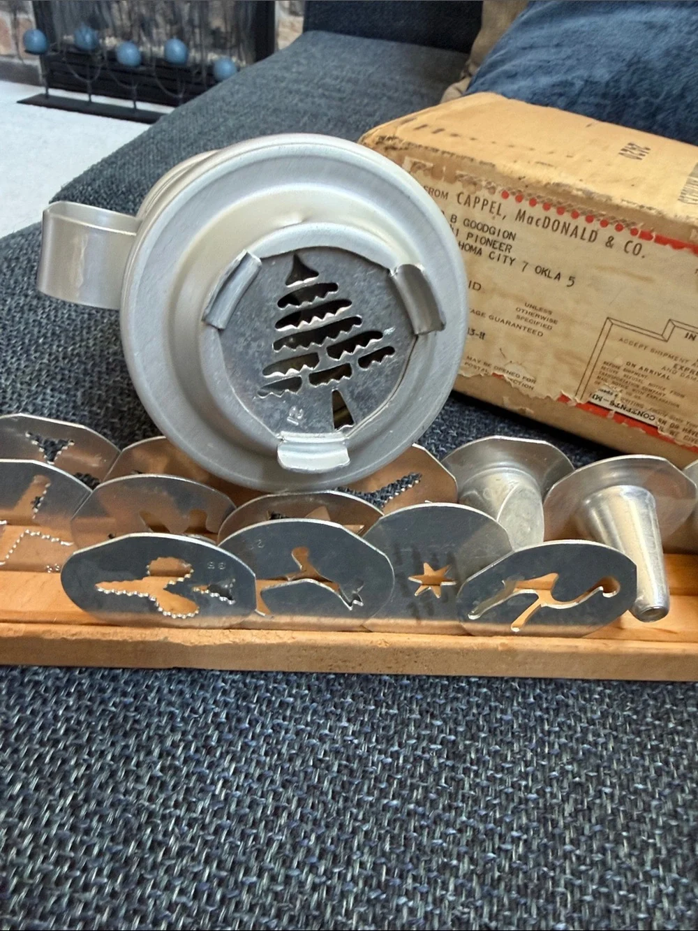 Vintage Mirro Aluminum Cookie Press 14 attachments original box